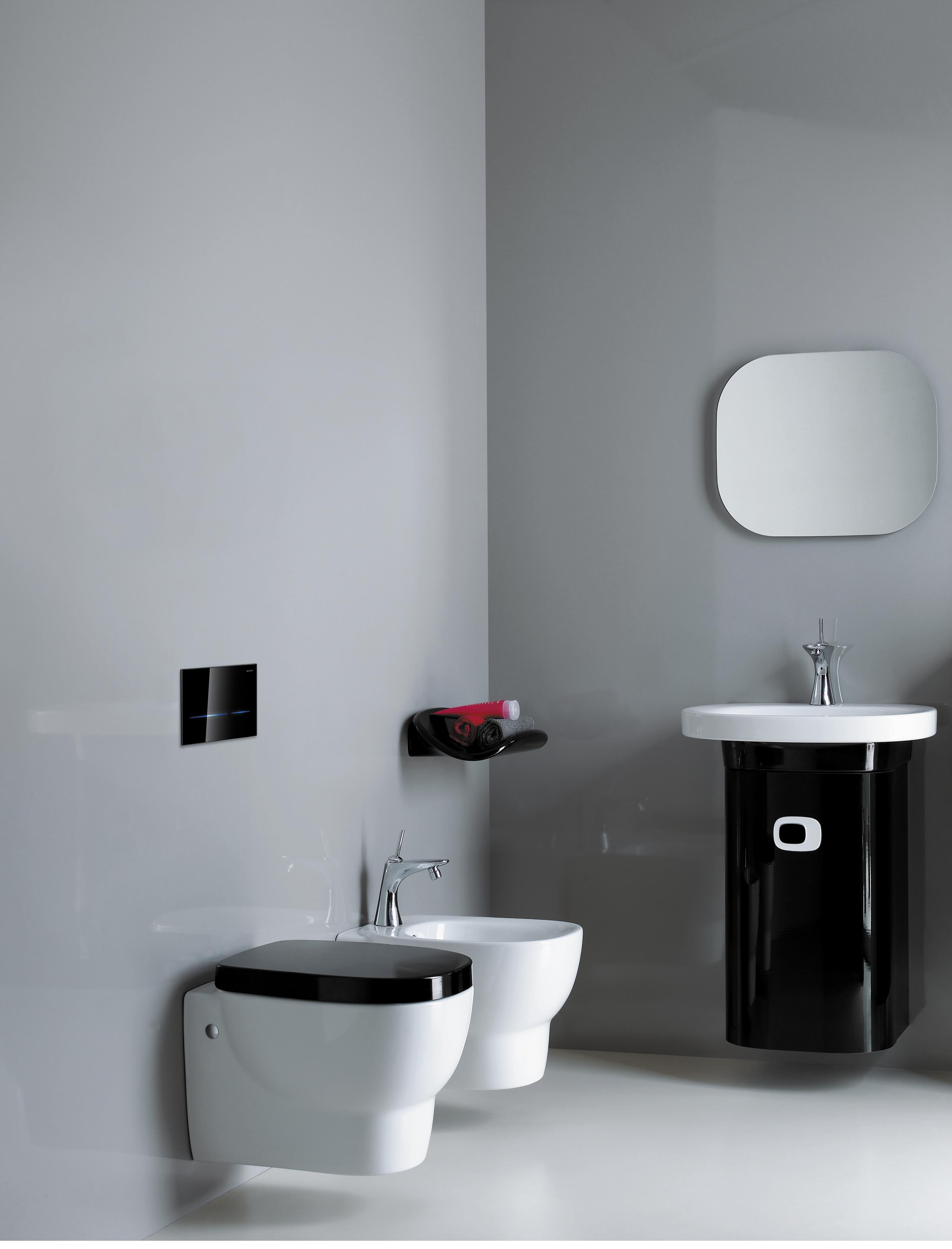 Geberit Sigma80 Black Glass In Situ_lr