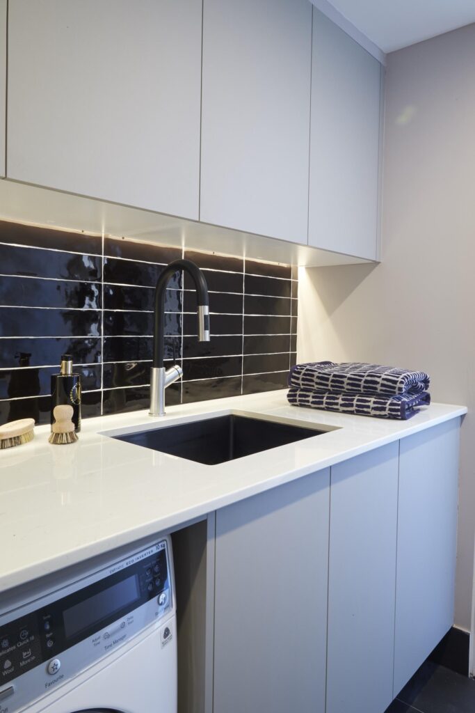 Ebony and Luke in Unit 4 used the stunning Silestone® Ariel with a 20mm edge.