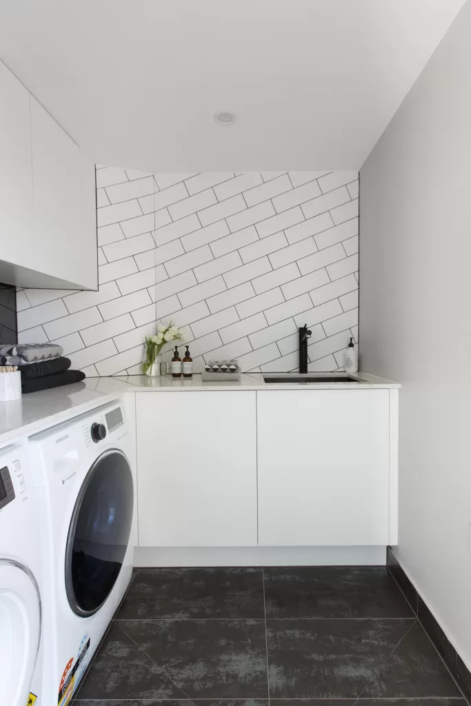 Dean and Shay in Unit 5 chose the modern shade of Silestone® with a 20mm edge.