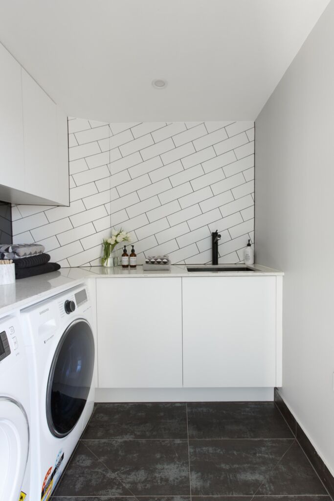 Dean and Shay in Unit 5 chose the modern shade of Silestone® with a 20mm edge.